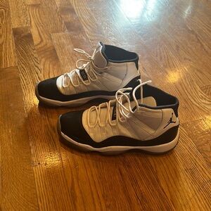 White /black Dark Air Jordan Concord (GS) 2011